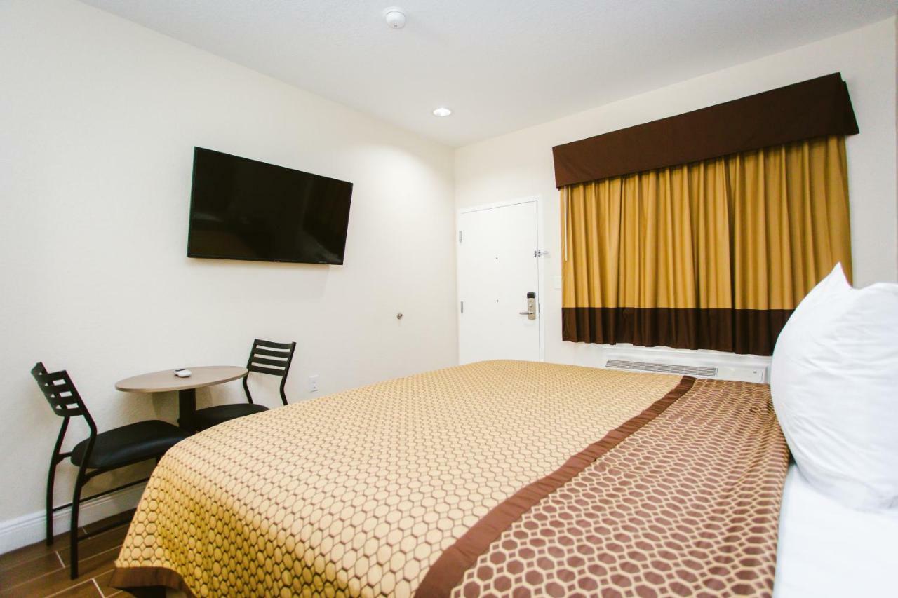 scottish inn&suites Baytown Eksteriør bilde