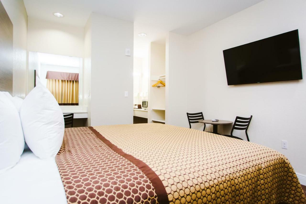 scottish inn&suites Baytown Eksteriør bilde