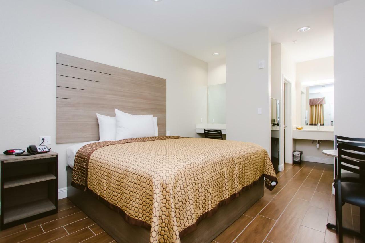 scottish inn&suites Baytown Eksteriør bilde