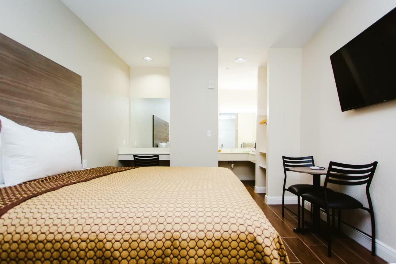 scottish inn&suites Baytown Eksteriør bilde